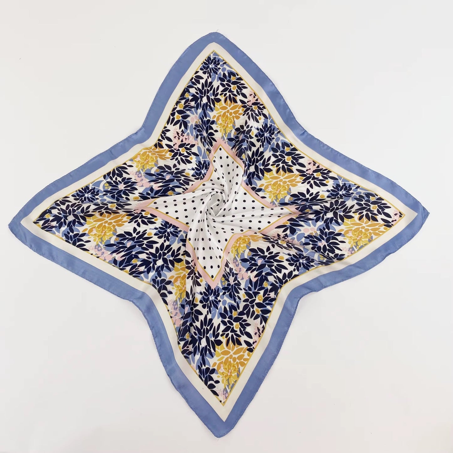 Pañuelo celeste con flores 70x70