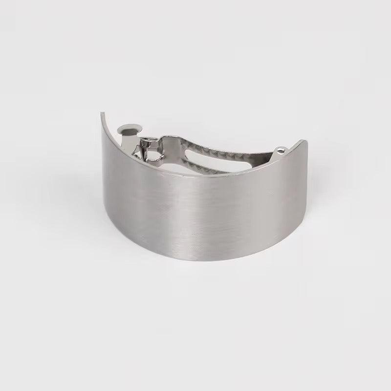 Broche curvo