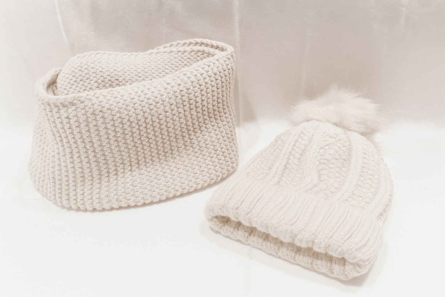 Cuello y gorro pompón