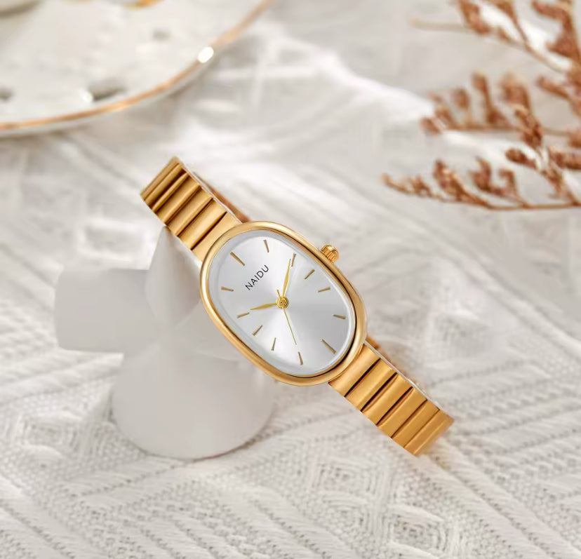 Reloj ovalado Naidu